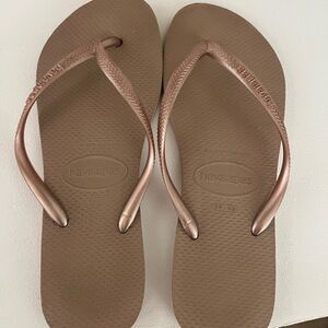 Gold havianas slippers size 8